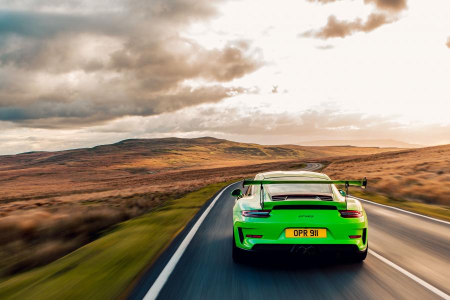  Porsche 911 GT3 RS (991) 2018 года  (UK) (фото 10 из 39)